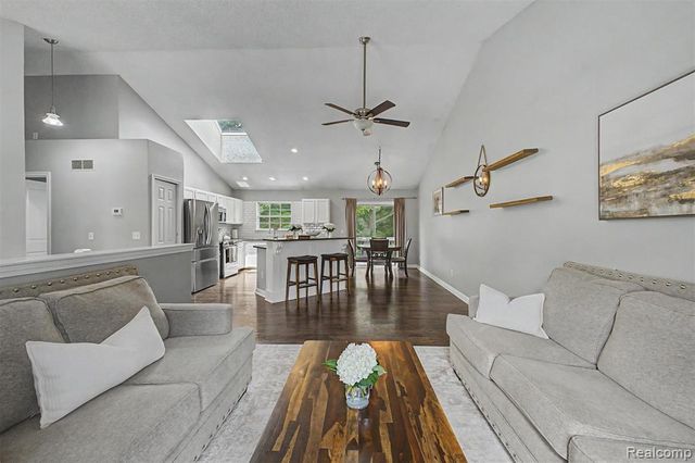 6400 Lake Meadow Drive, Waterford, MI 48327
