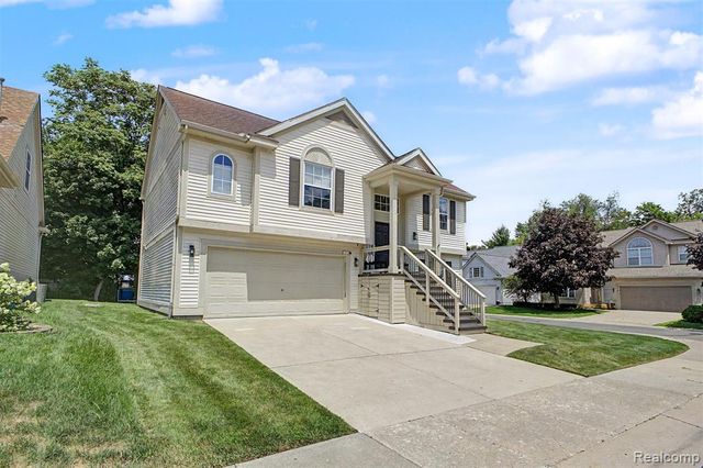6400 Lake Meadow Drive, Waterford, MI 48327