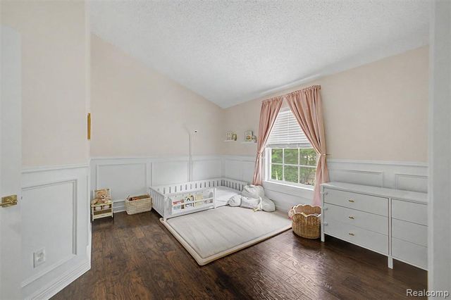 6400 Lake Meadow Drive, Waterford, MI 48327