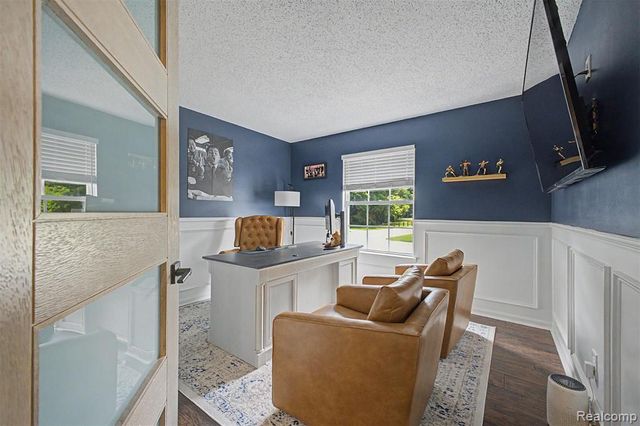 6400 Lake Meadow Drive, Waterford, MI 48327