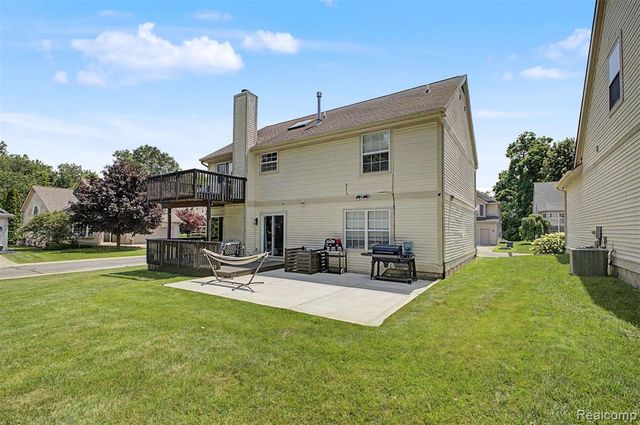 6400 Lake Meadow Drive, Waterford, MI 48327