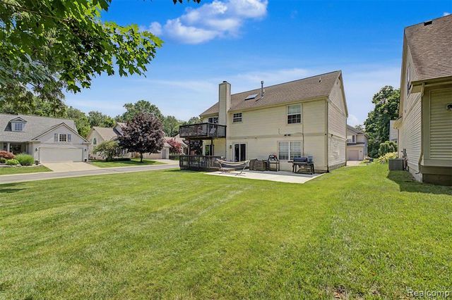 6400 Lake Meadow Drive, Waterford, MI 48327
