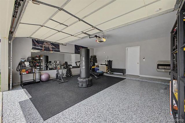 6400 Lake Meadow Drive, Waterford, MI 48327