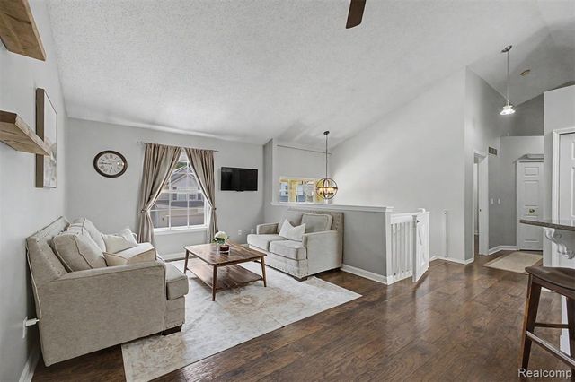 6400 Lake Meadow Drive, Waterford, MI 48327