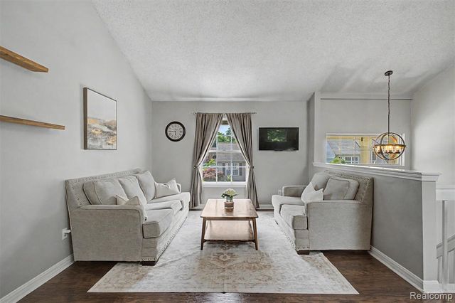 6400 Lake Meadow Drive, Waterford, MI 48327