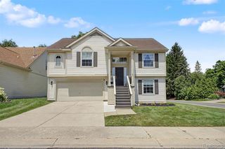 6400 Lake Meadow Drive, Waterford, MI 48327