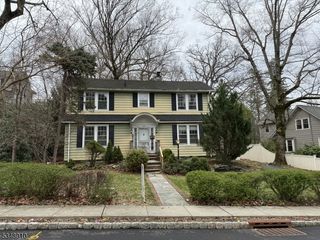 9 Hawthorne Pl, Summit City, NJ 07901