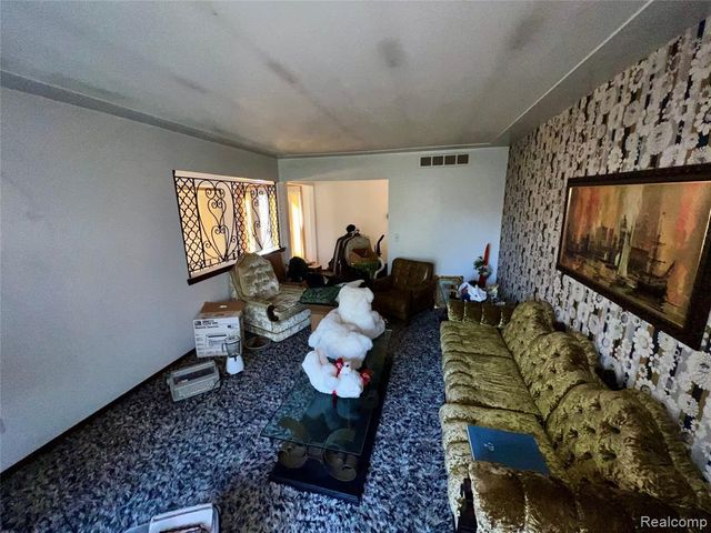 37115 Pocahontas Drive, Clinton Township, MI 48036