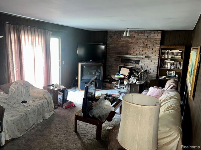 37115 Pocahontas Drive, Clinton Township, MI 48036