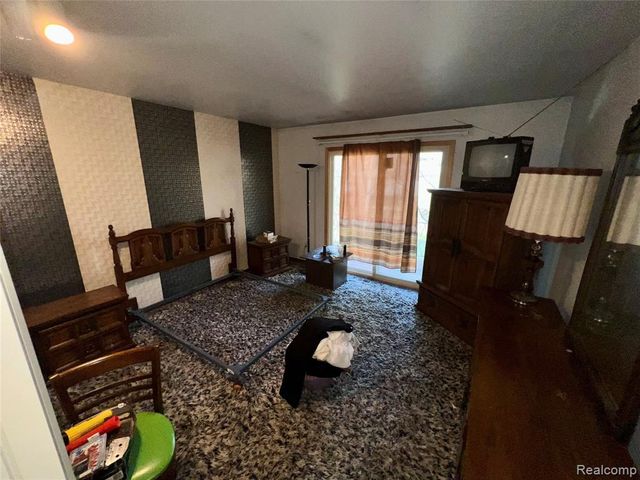 37115 Pocahontas Drive, Clinton Township, MI 48036