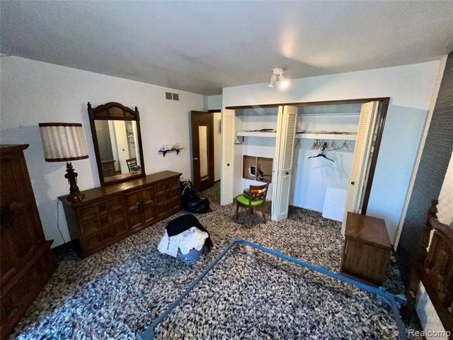 37115 Pocahontas Drive, Clinton Township, MI 48036
