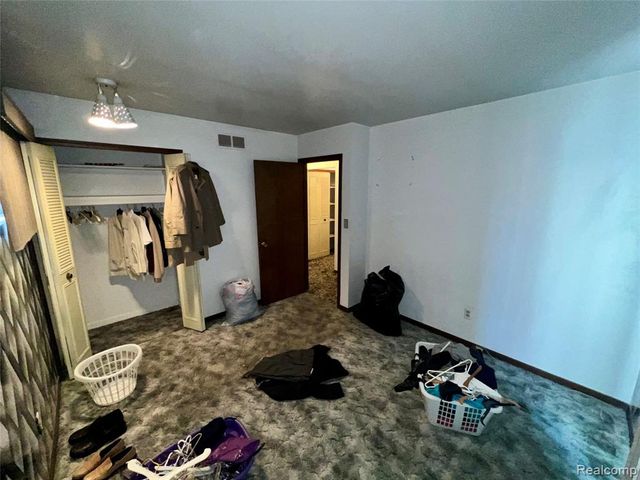 37115 Pocahontas Drive, Clinton Township, MI 48036