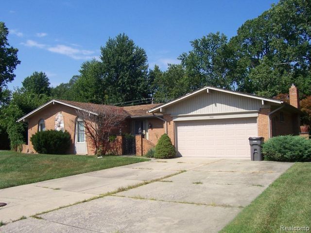 37115 Pocahontas Drive, Clinton Township, MI 48036