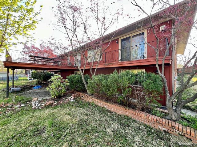 37115 Pocahontas Drive, Clinton Township, MI 48036