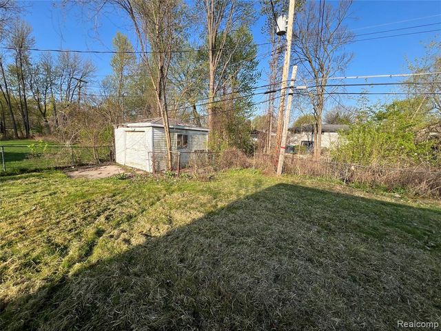 37115 Pocahontas Drive, Clinton Township, MI 48036