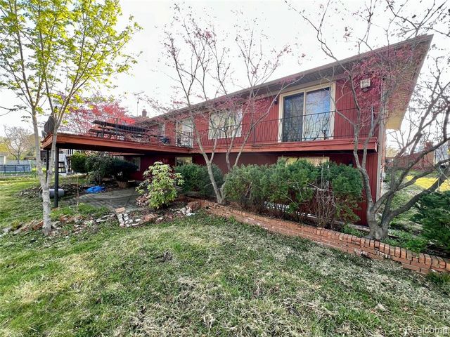 37115 Pocahontas Drive, Clinton Township, MI 48036