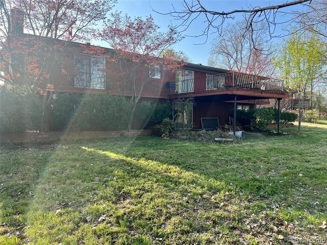 37115 Pocahontas Drive, Clinton Township, MI 48036