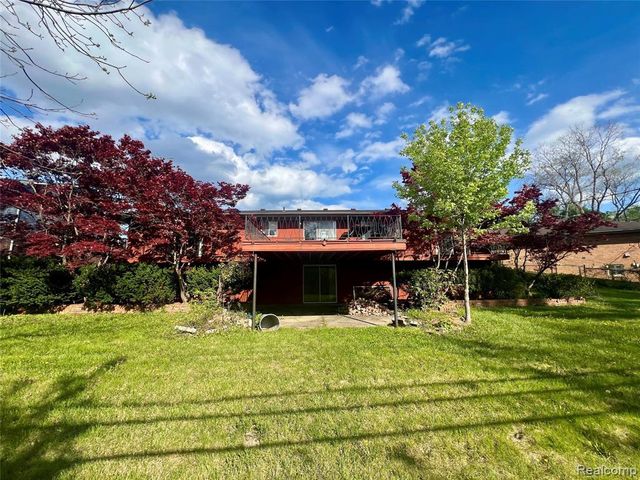 37115 Pocahontas Drive, Clinton Township, MI 48036