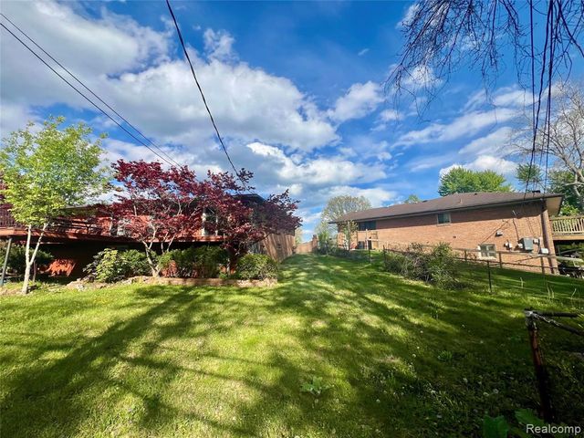 37115 Pocahontas Drive, Clinton Township, MI 48036