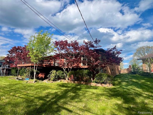 37115 Pocahontas Drive, Clinton Township, MI 48036
