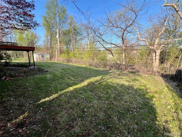 37115 Pocahontas Drive, Clinton Township, MI 48036