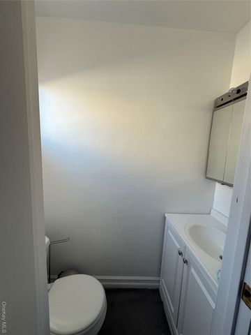 32 Suffolk Road 2, Island Park, NY 11558