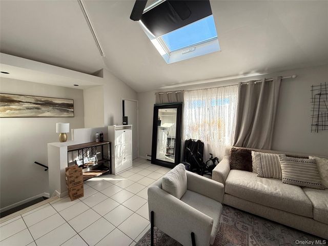 32 Suffolk Road 2, Island Park, NY 11558