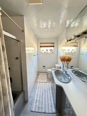 32 Suffolk Road 2, Island Park, NY 11558