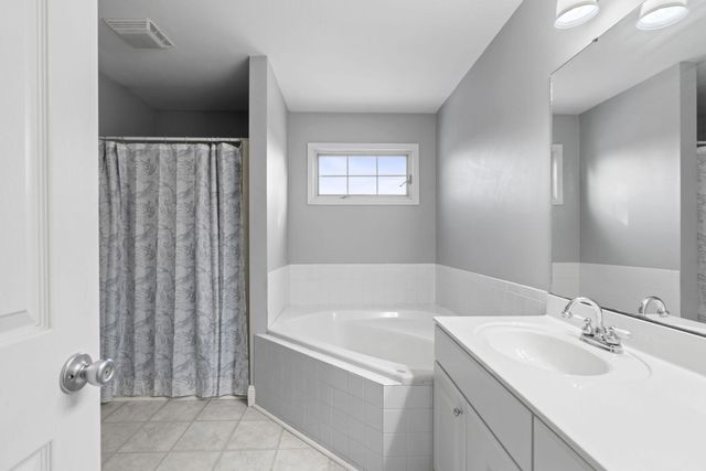 822 E Remington Square, La Porte, IN 46350