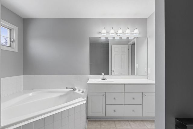 822 E Remington Square, La Porte, IN 46350