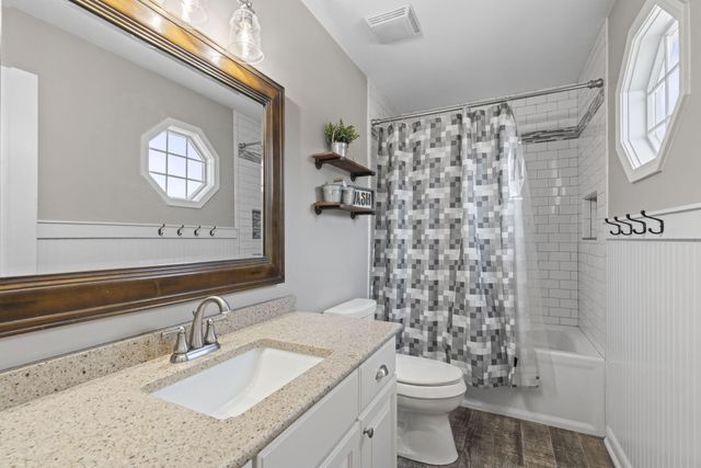 822 E Remington Square, La Porte, IN 46350