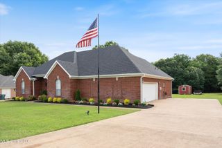 104 Leslie Drive, Senatobia, MS 38668
