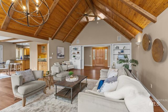 318 E Lake Rim Lane, Boise, ID 83716