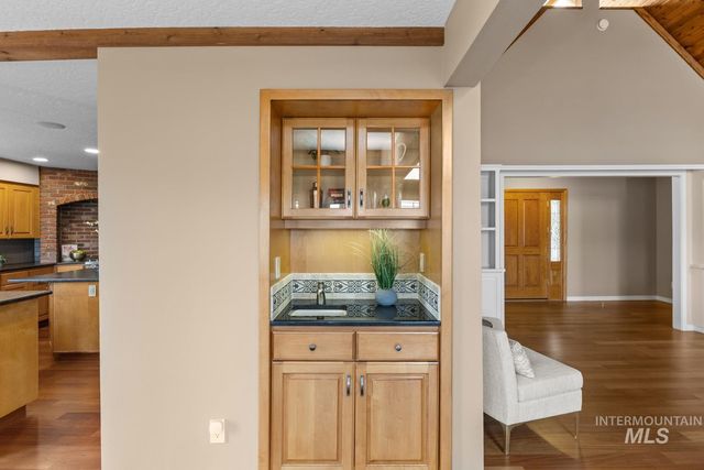 318 E Lake Rim Lane, Boise, ID 83716