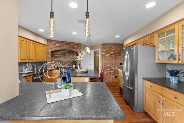 318 E Lake Rim Lane, Boise, ID 83716