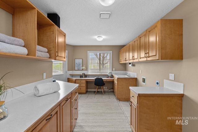 318 E Lake Rim Lane, Boise, ID 83716