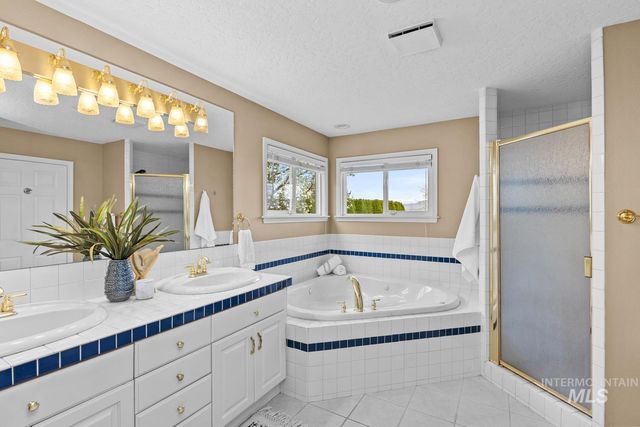 318 E Lake Rim Lane, Boise, ID 83716