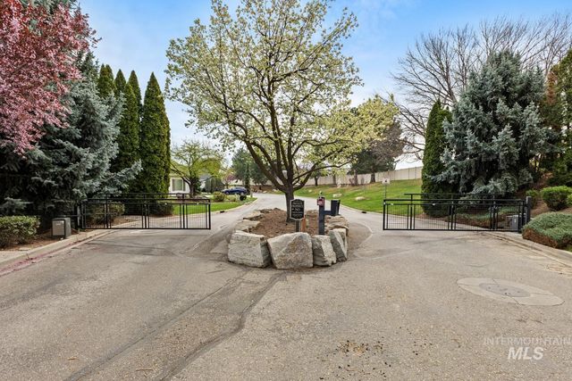 318 E Lake Rim Lane, Boise, ID 83716