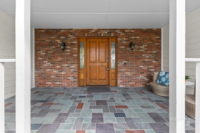 318 E Lake Rim Lane, Boise, ID 83716