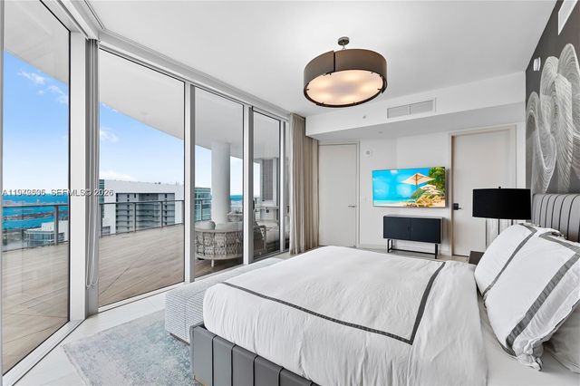 851 NE 1st Ave 5201, Miami, FL 33132