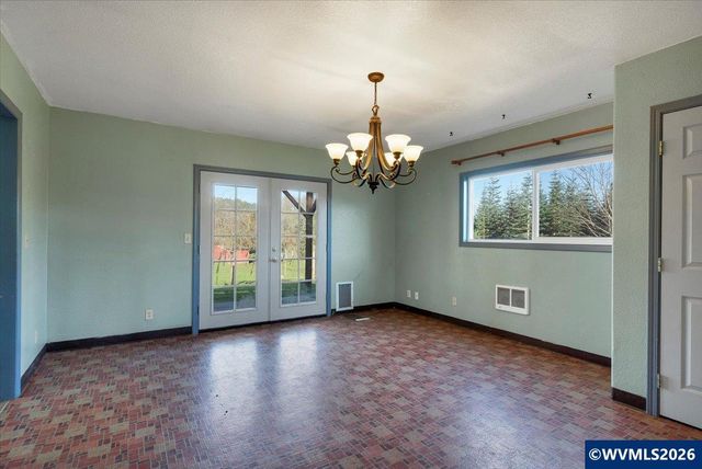 38159 Weirich Dr, Lebanon, OR 97355