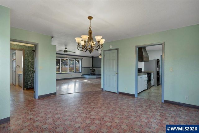 38159 Weirich Dr, Lebanon, OR 97355