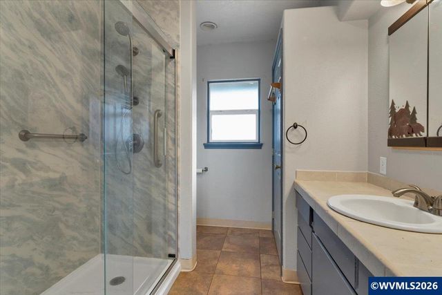 38159 Weirich Dr, Lebanon, OR 97355