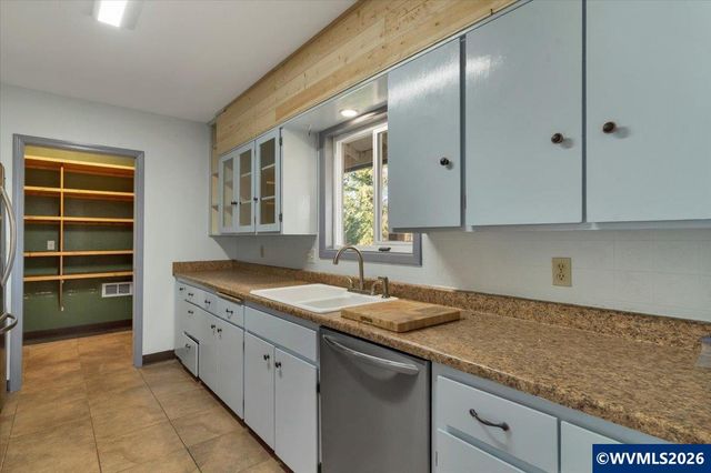 38159 Weirich Dr, Lebanon, OR 97355