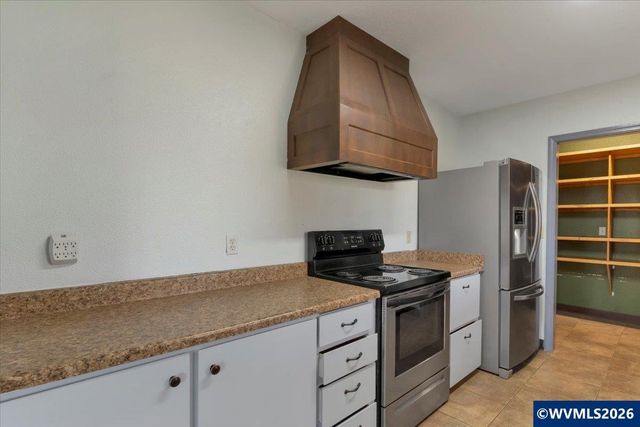 38159 Weirich Dr, Lebanon, OR 97355