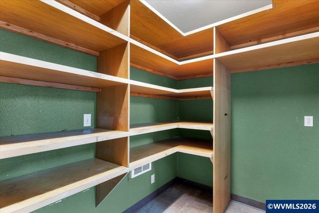 38159 Weirich Dr, Lebanon, OR 97355