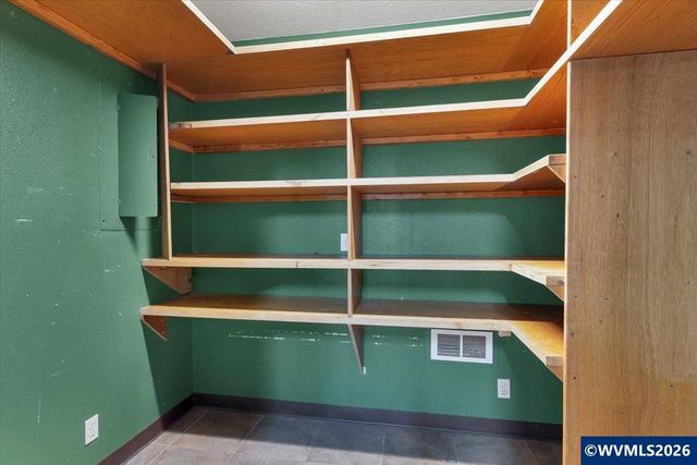 38159 Weirich Dr, Lebanon, OR 97355