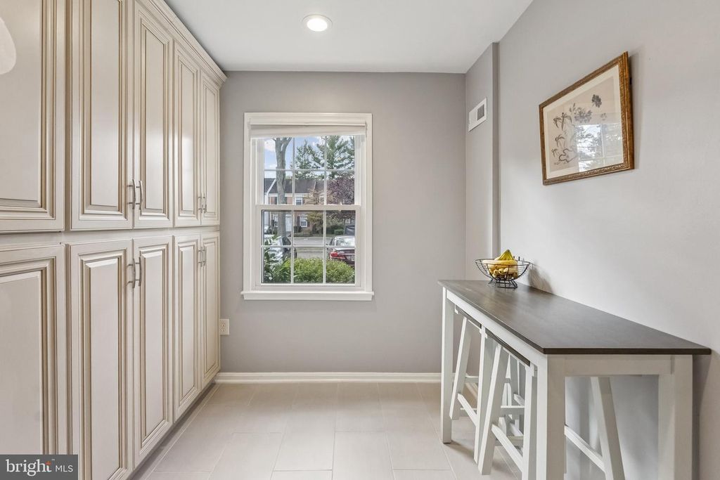 Image 13 of property listing at 7 CORNERWOOD CT, Gaithersburg, MD 20878