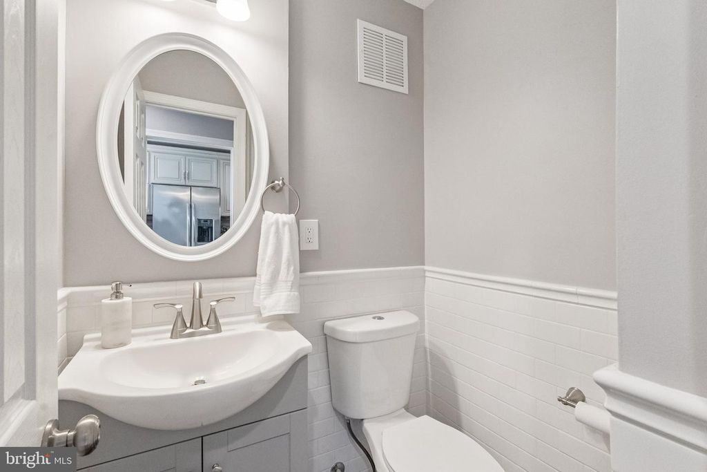 Image 14 of property listing at 7 CORNERWOOD CT, Gaithersburg, MD 20878