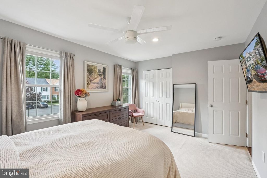 Image 16 of property listing at 7 CORNERWOOD CT, Gaithersburg, MD 20878